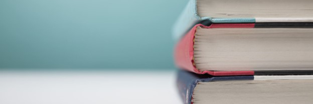 Stack of books / Des livres en pile