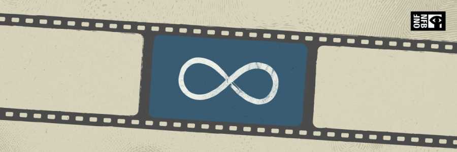 Un symbole de l'infini sur un champ bleu, superimposé sur une bobine de film